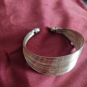 Elegant Golden Wire Bracelet
